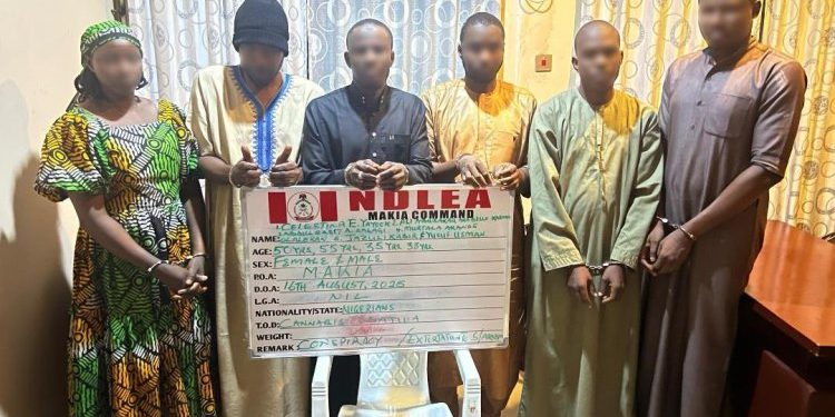 NDLEA ta damƙe mutum shida masu harƙallar cushen lodin muggan ƙwayoyi cikin kayan matafiya Saudiyya