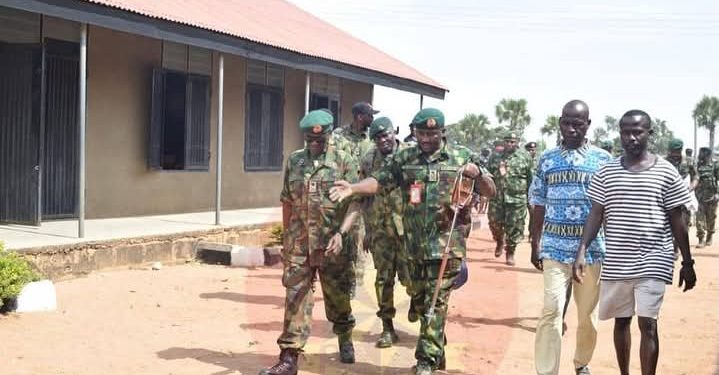 Kwamandan soji ya umurci dakaru da “bin diddigin masu garkuwa ba tare da gajiyawa ba” domin ceto ɗaliban Neja da aka sace