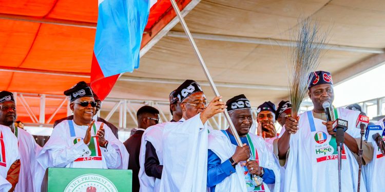 Shettima ya karɓi gwamnan Adamawa cikin APC, ya ce jam’iyyar ta nuna siyasar cigaba a ƙarƙashin Tinubu