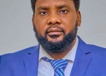 EFCC ta kama Darakta Janar na Hukumar Makamashi ta Nijeriya, Mustapha Abdullahi, kan zargin zambar naira biliyan 500