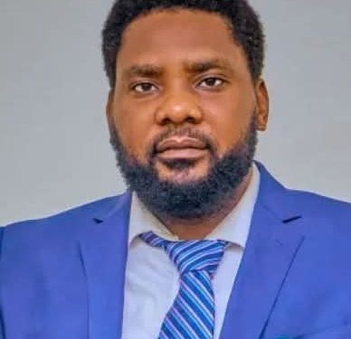 EFCC ta kama Darakta Janar na Hukumar Makamashi ta Nijeriya, Mustapha Abdullahi, kan zargin zambar naira biliyan 500