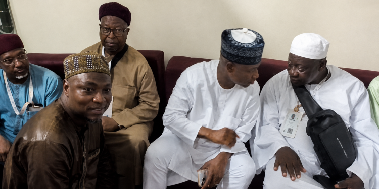 Karo na farko tun 1999: Gwamna Uba Sani ya ziyarci alhazan Kaduna, ya ba kowannen su riyal 300