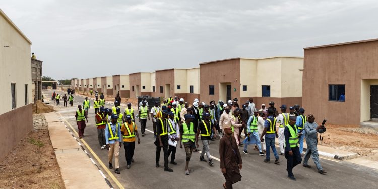 Darma ya duba aikin gina gidajen Renewed Hope City a Kano, ya yaba da tsarin haɗin gwiwar gwamnati da kamfanoni masu zaman kan su