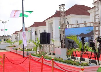 Tinubu ya ƙaddamar da gidajen alƙalai, ya buƙaci jihohi su inganta sashen aikin Shari’a
