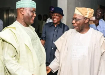 Atiku ya biya Ghali Na’Abba Naira miliyan 5 domin su tsige ni, inji Obasanjo; Atiku ya yi raddin cewa har yanzu Obasanjo na jin haushin hana shi yin wa’adi na uku