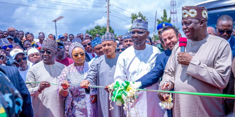 Manyan hanyoyi huɗu da gwamnatin Tinubu ke ginawa za su sauya tattalin arzikin Nijeriya – Idris