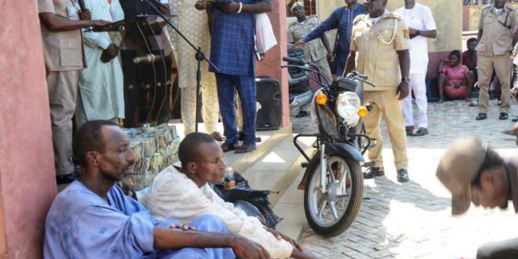 Hukumar Shige da Fice ta kama wasu da ake zargi da satar mutane biyu, ta ƙwato Naira miliyan 34 a Adamawa